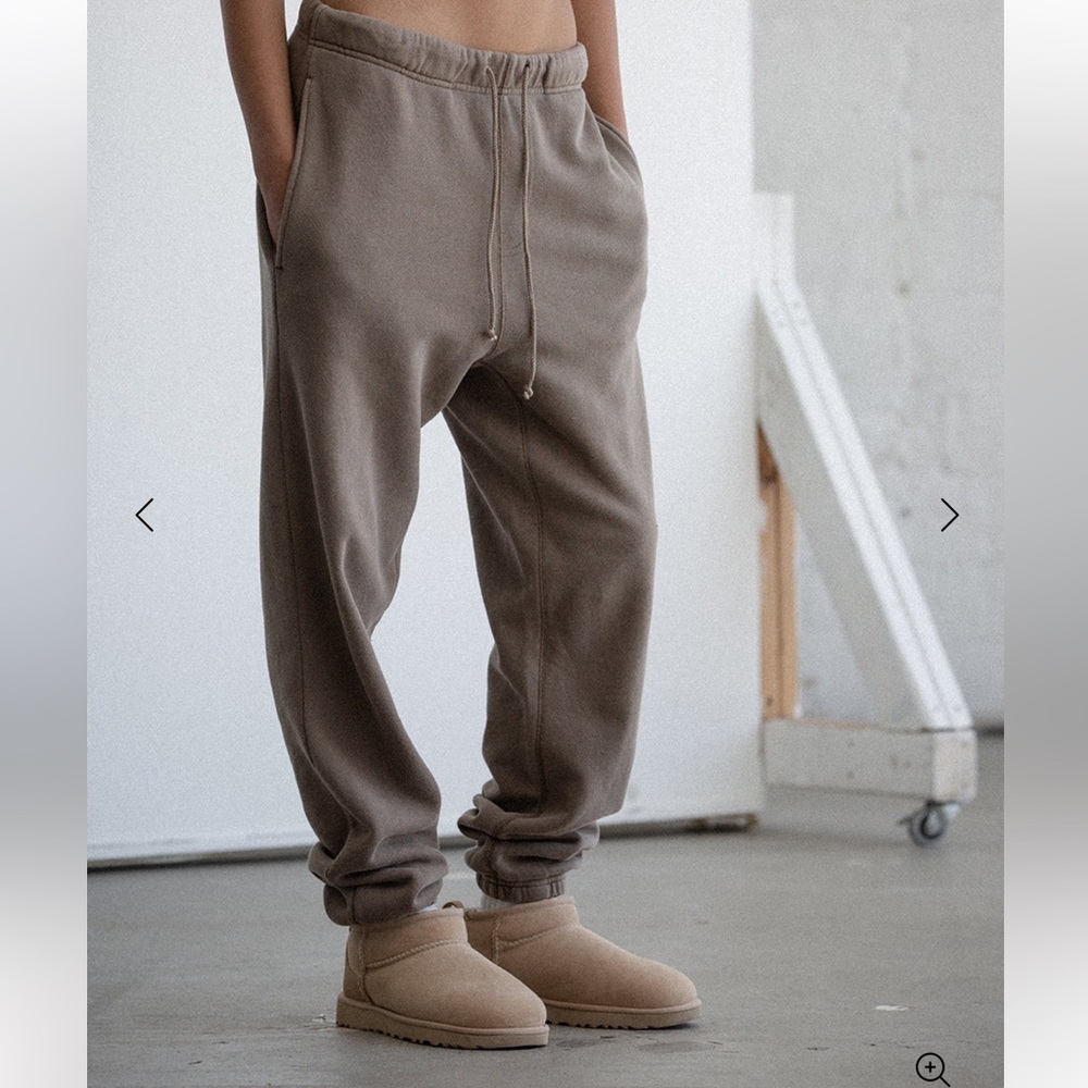 ELWOOD CORE SWEATPANT- Medium